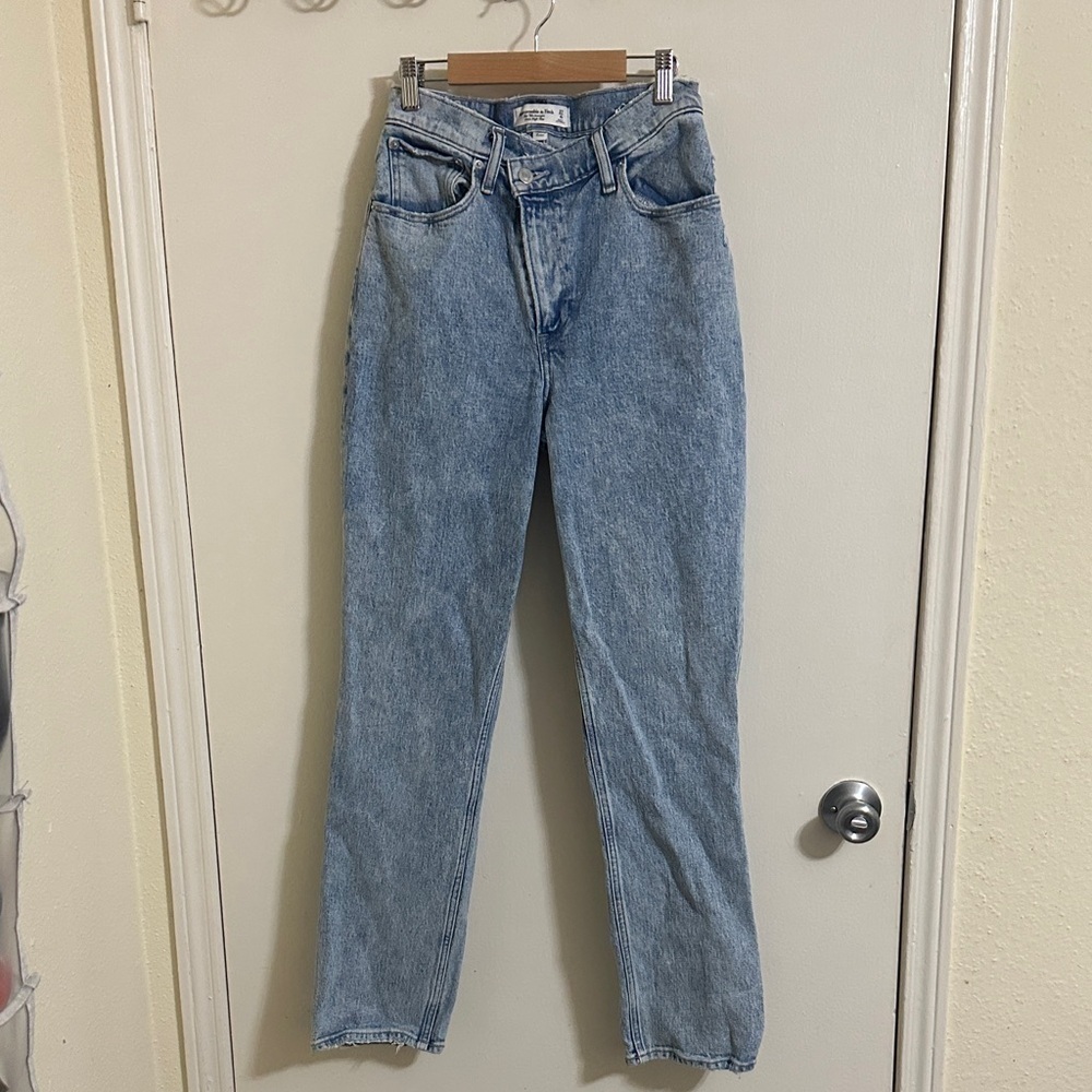 EUC Abercrombie & Fitch Curve Love 90s Straight Ultra High Rise Jeans